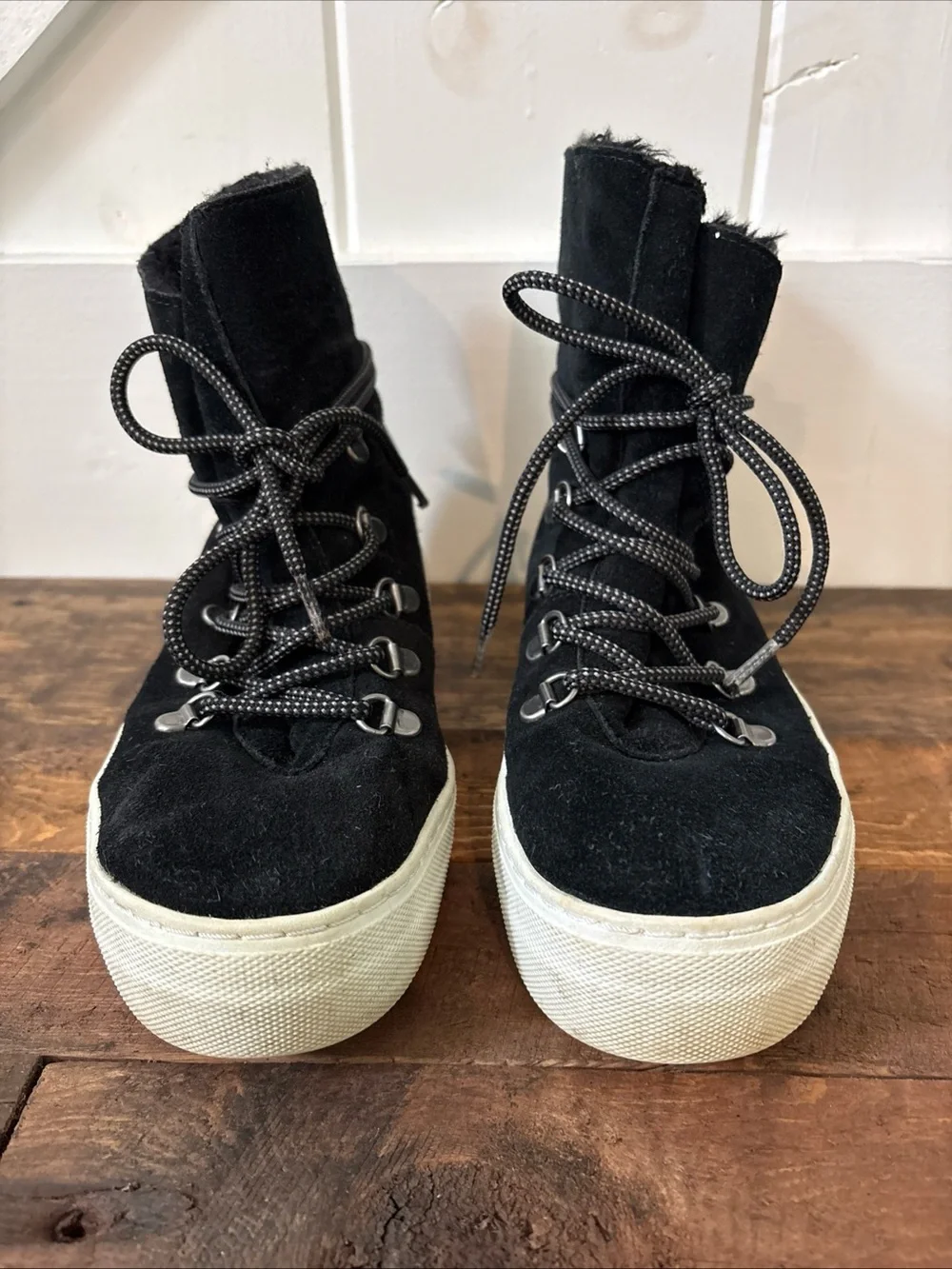 Skechers Size 9 Alba High Hugs Boots Sneaker Black Suede Faux Fur Lining Comfy